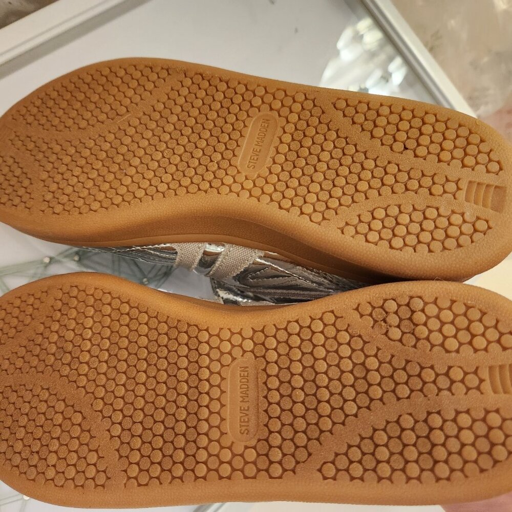 Steve Madden Silver " Madrid" Sneakers. NIB. Size… - image 8